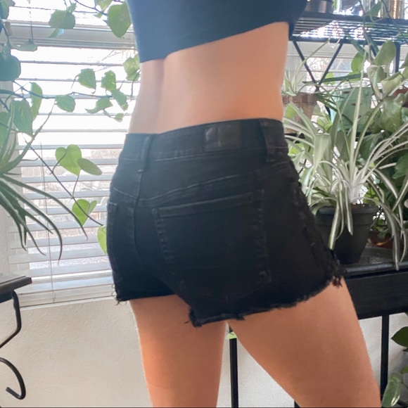 American Eagle Outfitters shorts Black, size 8 - Picture 2 of 2